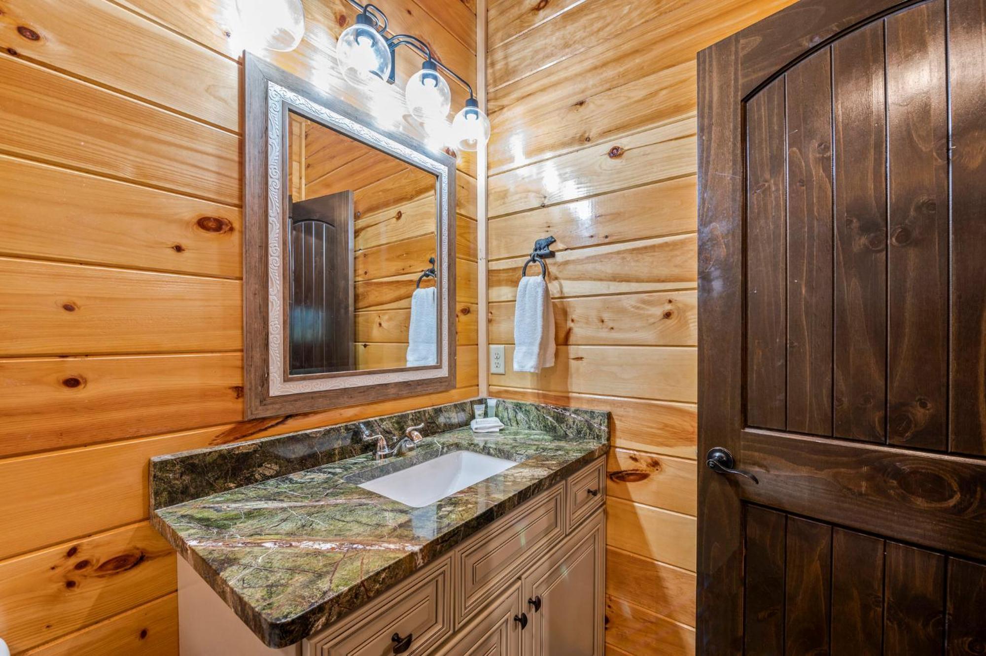 The Mighty Crabapple Manor By Stony Brook Cabins Gatlinburg Exterior photo