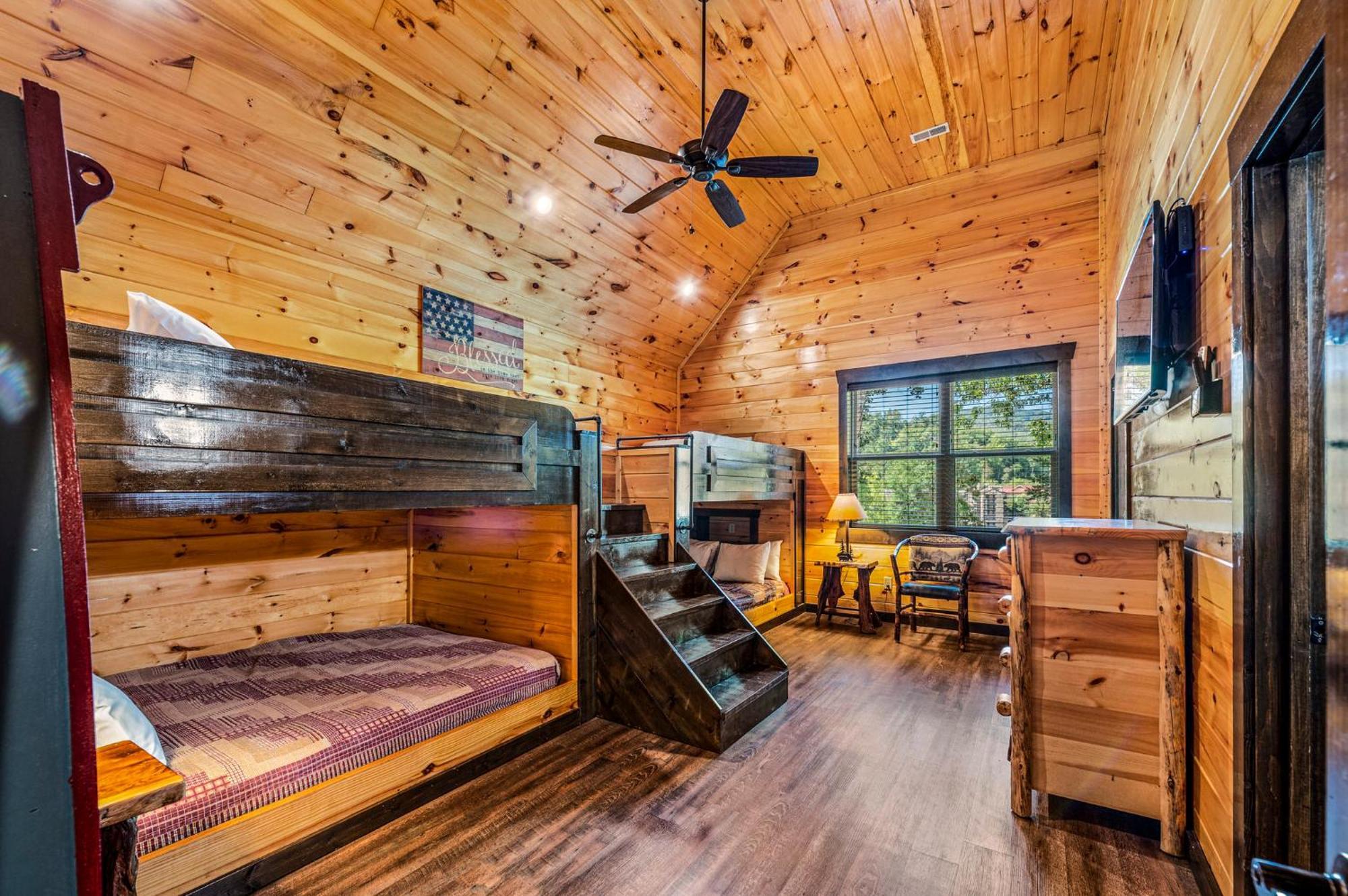 The Mighty Crabapple Manor By Stony Brook Cabins Gatlinburg Exterior photo