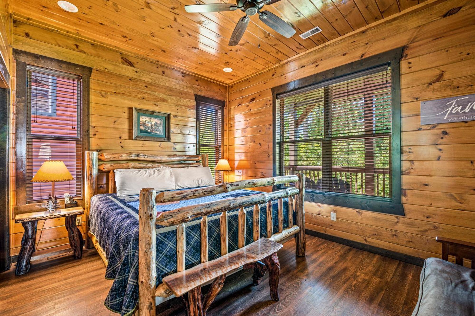 The Mighty Crabapple Manor By Stony Brook Cabins Gatlinburg Exterior photo